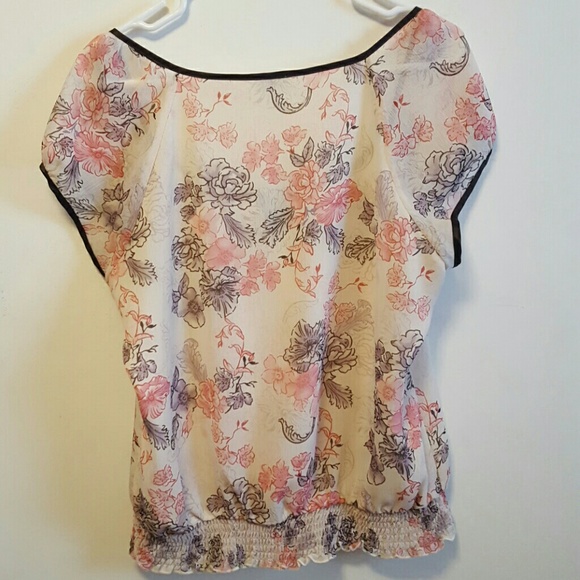 Floral peasant inspired blouse - Picture 2 of 4